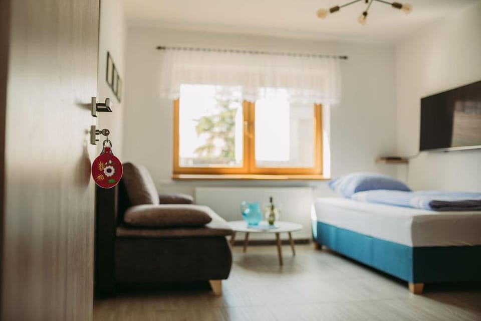 Bed, Living room, Seating area, Facility for disabled guests, acessibility