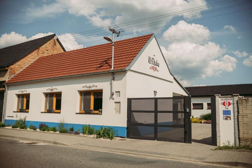 Property building, Facade/entrance, Property logo or sign, Property logo or sign, Property logo or sign, Logo/Certificate/Sign, Logo/Certificate/Sign, Logo/Certificate/Sign, Facility for disabled guests, Parking, locker, acessibility