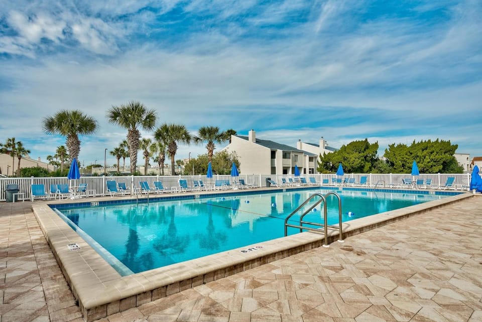 Shoreline Towers Townhouse 4-1 House in Destin