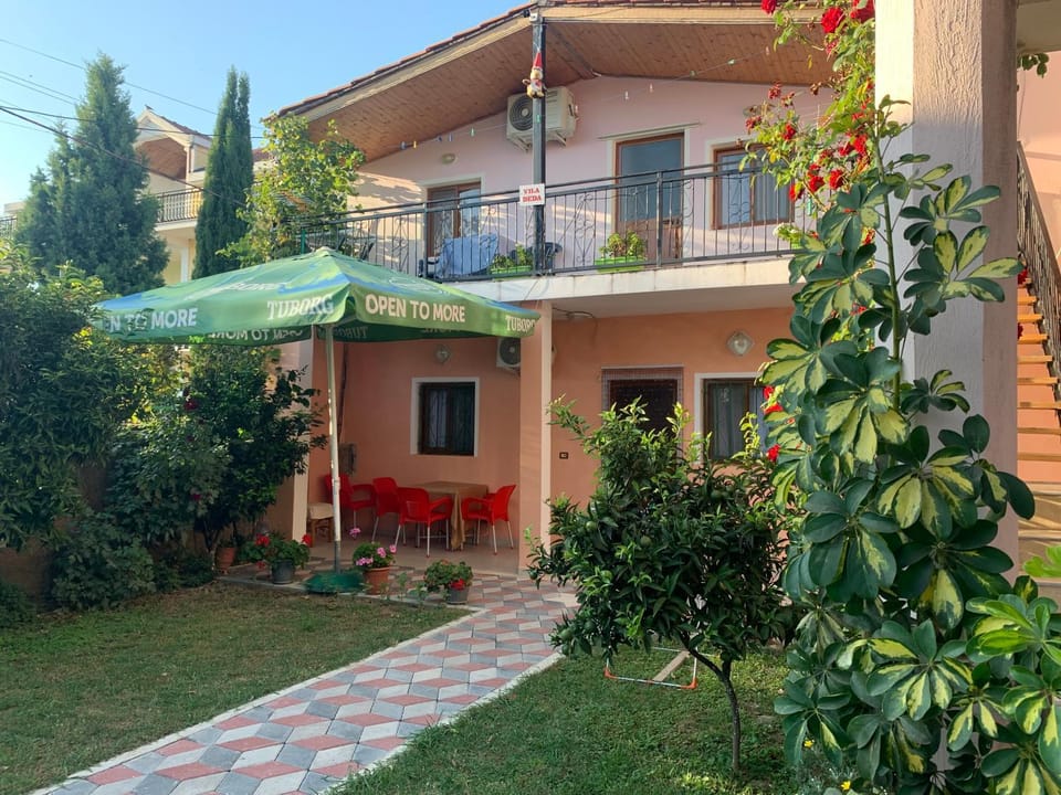Property building, Bird's eye view, Garden, View (from property/room), Balcony/Terrace, Guests, Seasons, washing machine