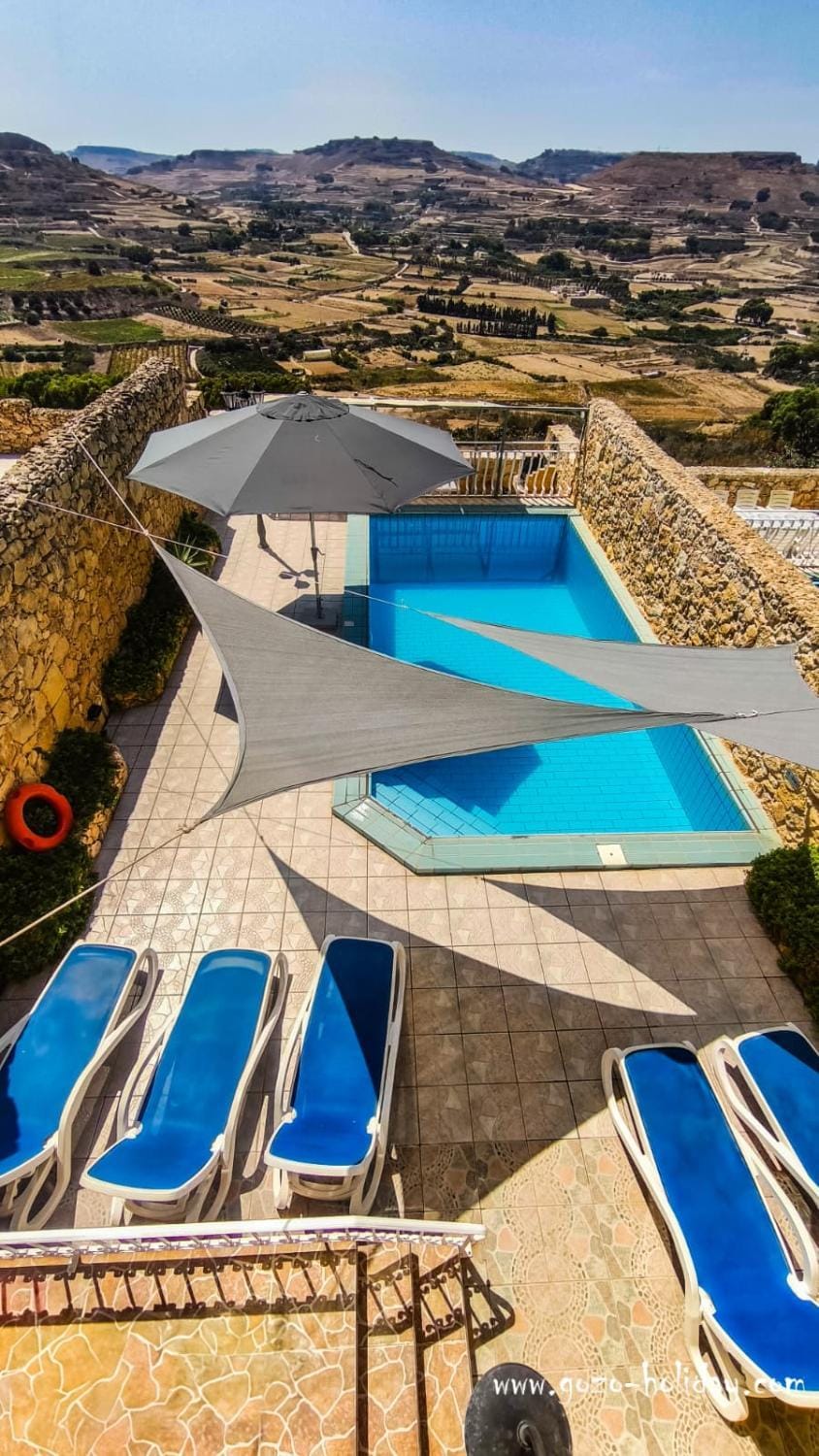 Day, Natural landscape, Pool view, Swimming pool, sunbed