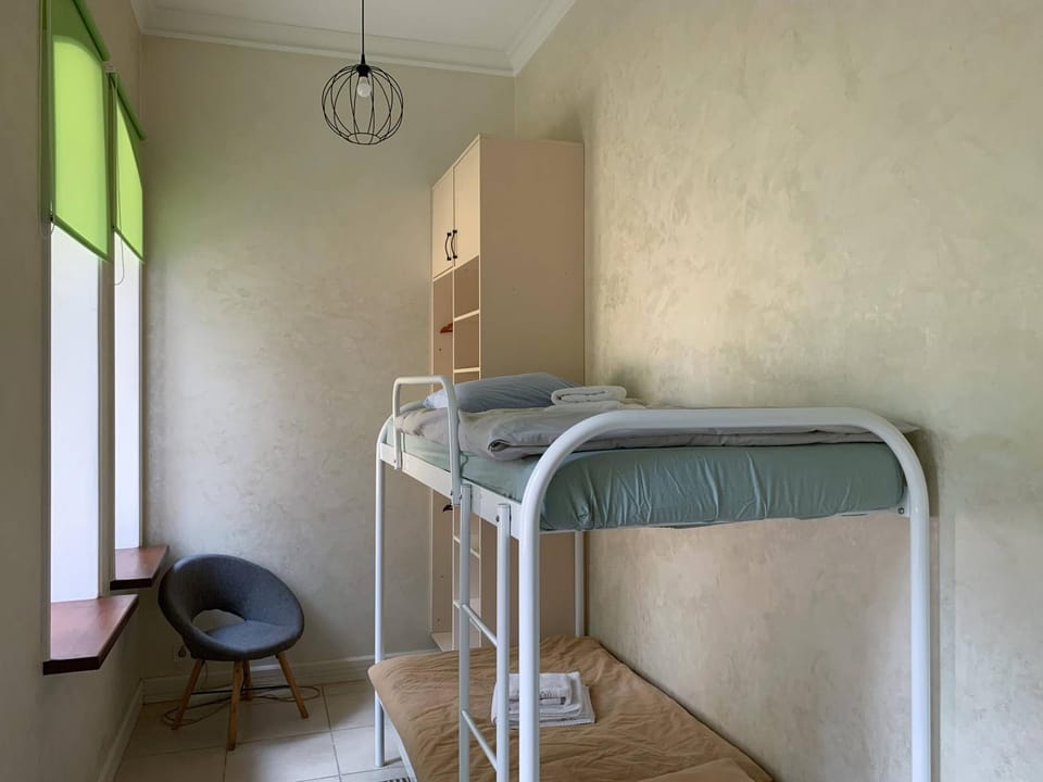 Bed, Photo of the whole room, bunk bed