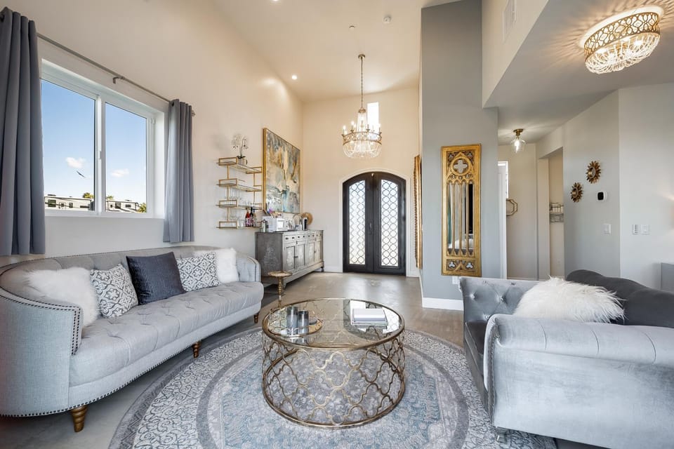 Living room, Seating area