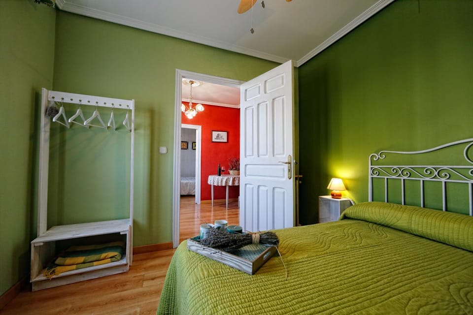 Photo of the whole room, Bedroom