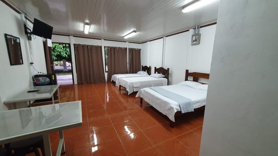 Sleep&Go! Cabina Cuadruple en Siquirres Centro - and rafting tour! Cabin in Cartago Province, Costa Rica