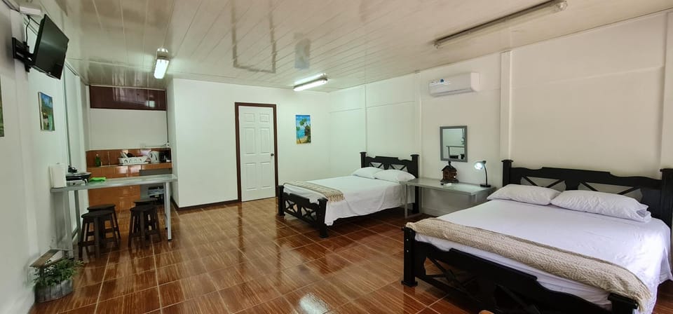Sleep&Go! Cabina Cuadruple en Siquirres Centro - and rafting tour! Cabin in Cartago Province, Costa Rica