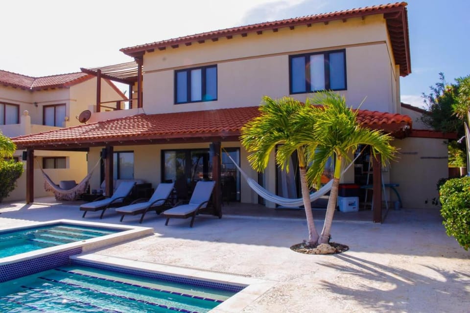 luxurious house with private pool in tierra del sol Resort&Golf House in Noord