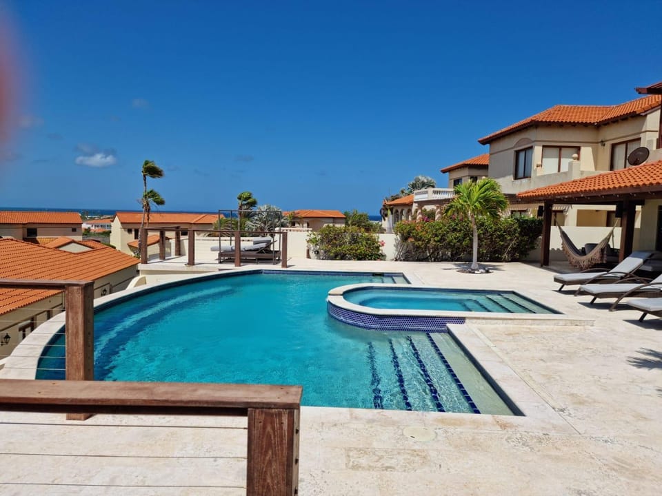 luxurious house with private pool in tierra del sol Resort&Golf House in Noord