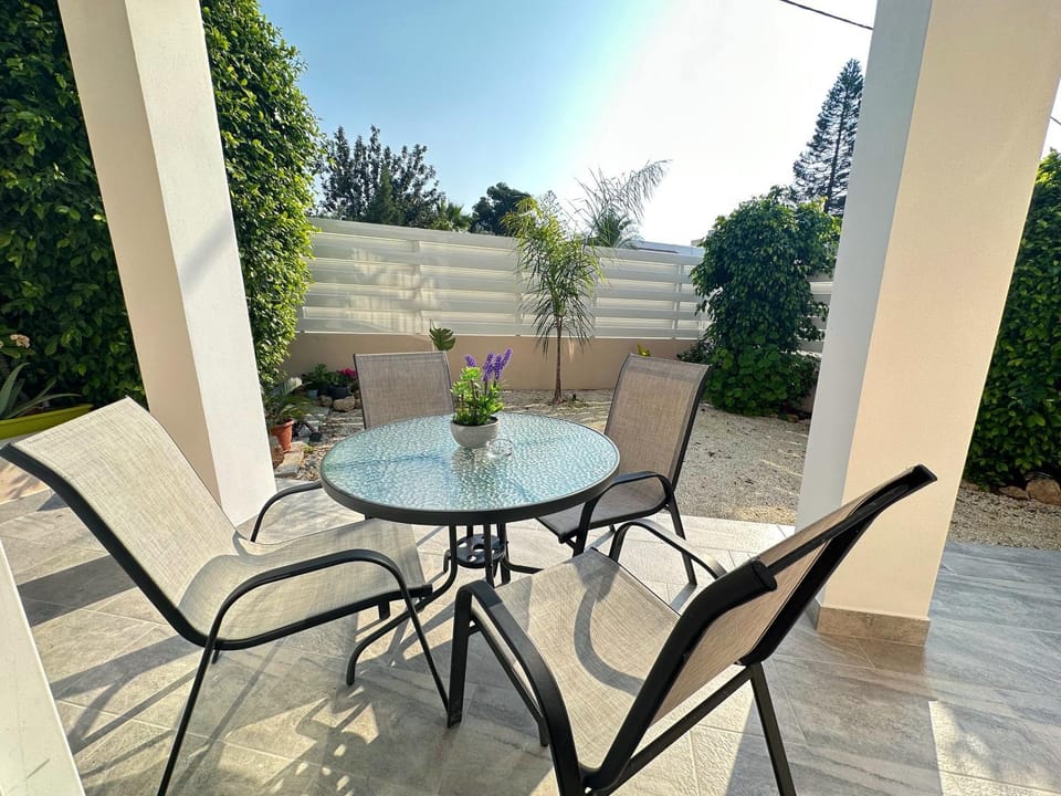Balcony/Terrace, Dining area, Garden view