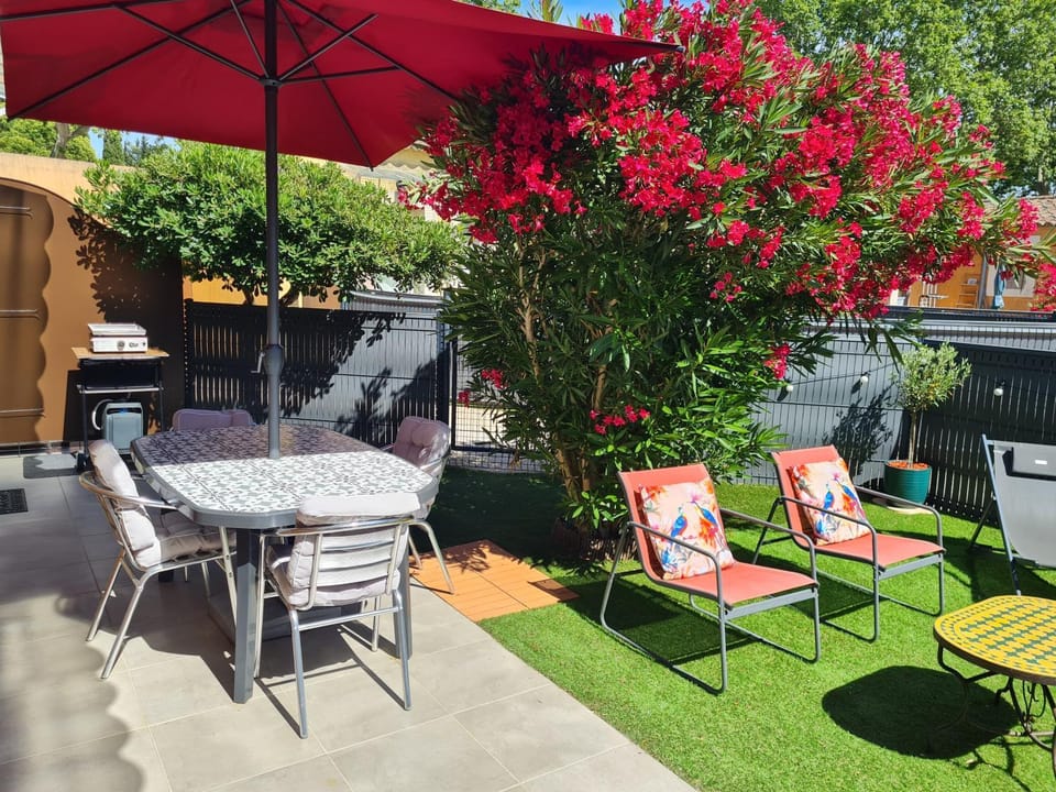 appartement cosy avec piscine dans les Alpilles, terrasse, extérieur et parking privé Apartment in Fontvieille