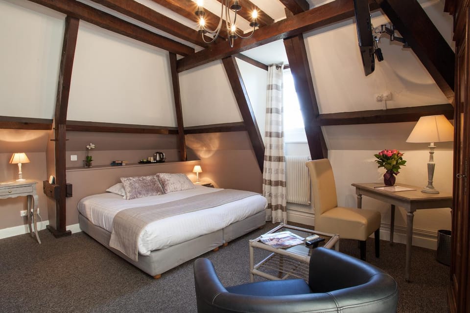 Property building, Bed, Photo of the whole room, Bedroom