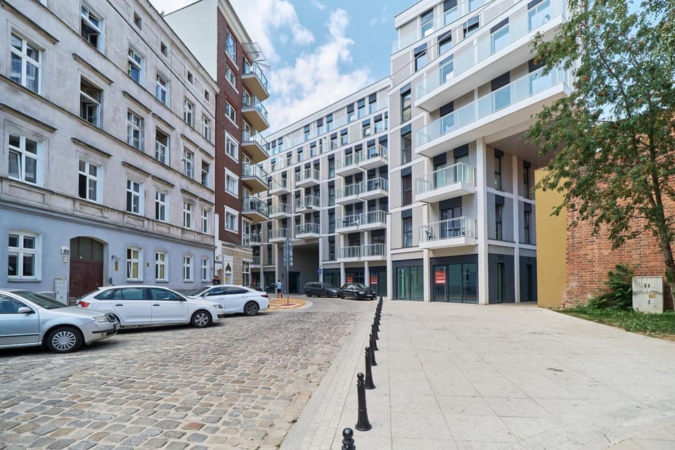Property building, Neighbourhood