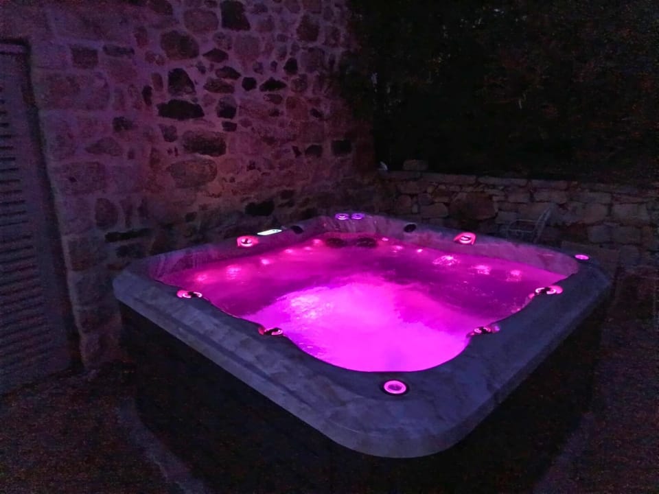 Hot Tub, Hot Tub, Spa and wellness centre/facilities