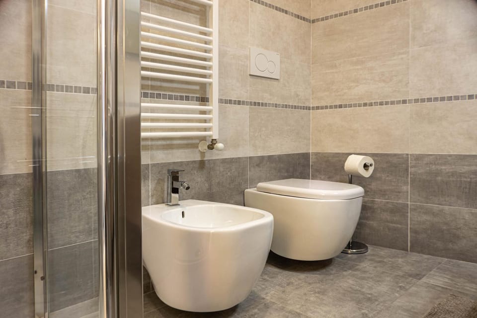 Toilet, Bathroom, bidet, internet, towels