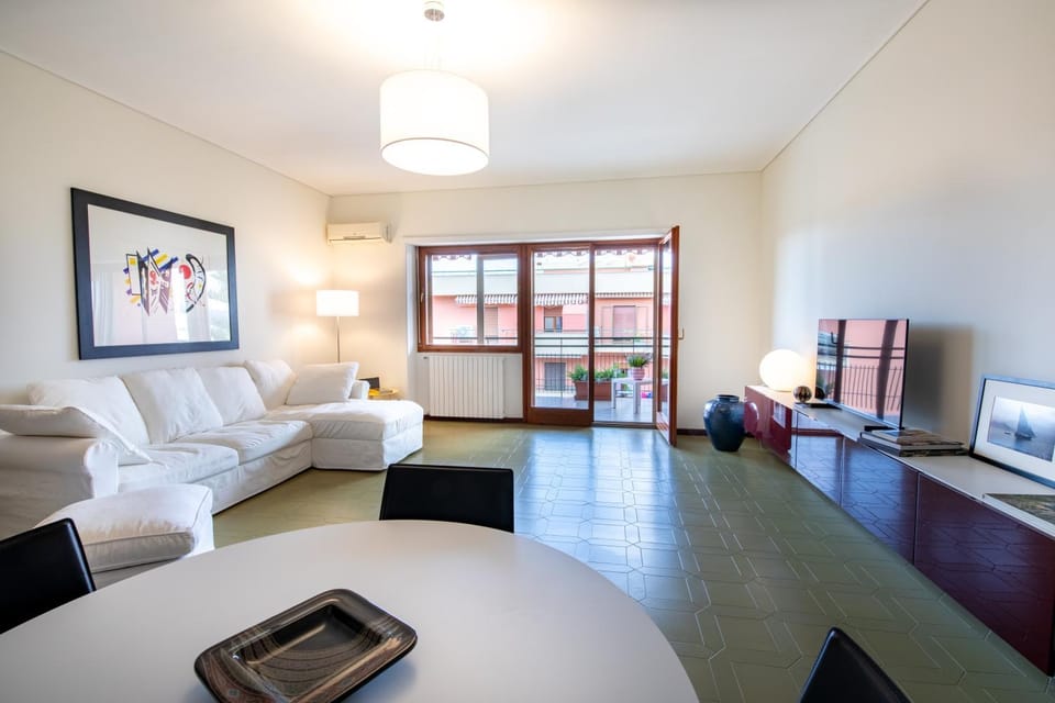 TV and multimedia, Living room, Photo of the whole room, Seating area