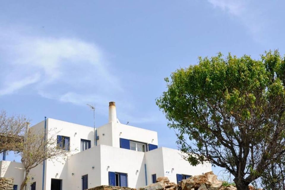 Property building, Location