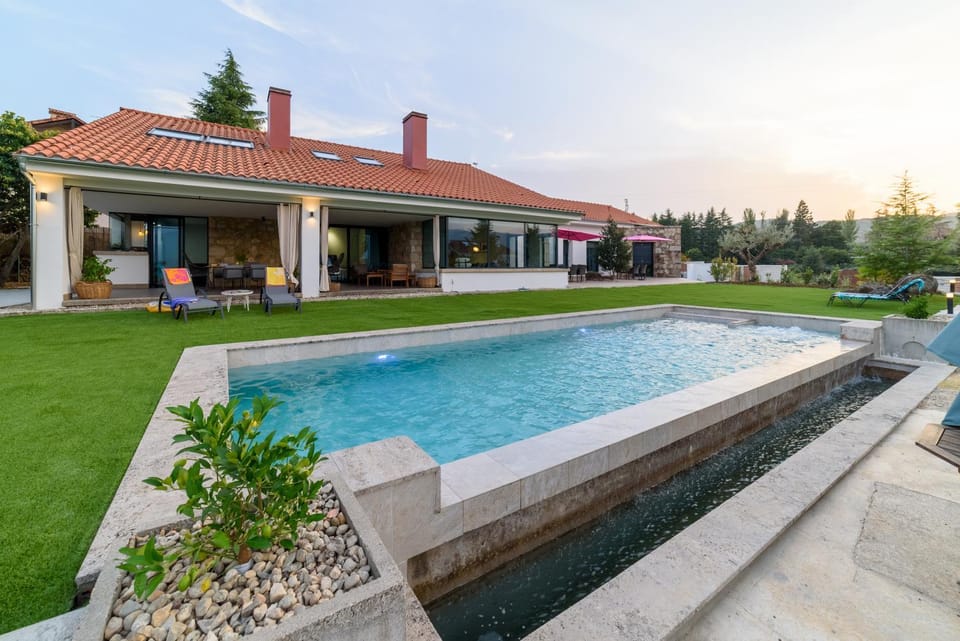 Property building, Swimming pool, Swimming pool