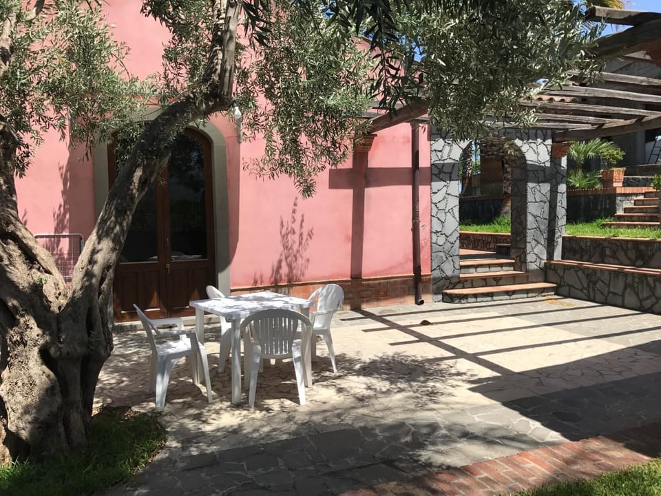 Facade/entrance, Balcony/Terrace, Dining area