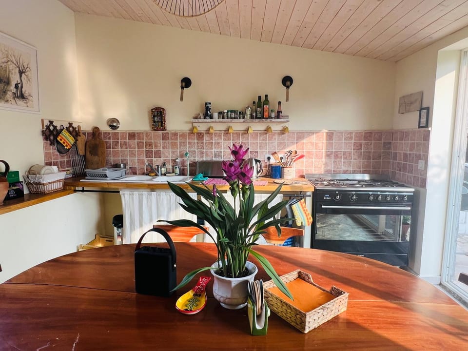 Kitchen or kitchenette, Communal kitchen, Internal: Not applicable to any particular room