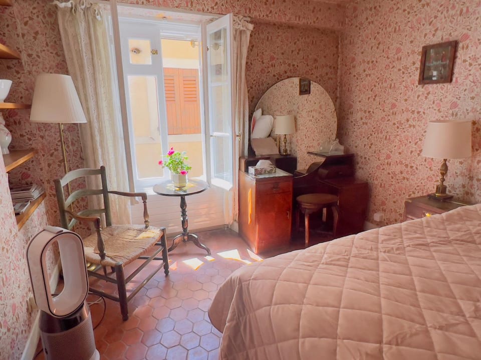 View (from property/room), Bedroom, hair dresser
