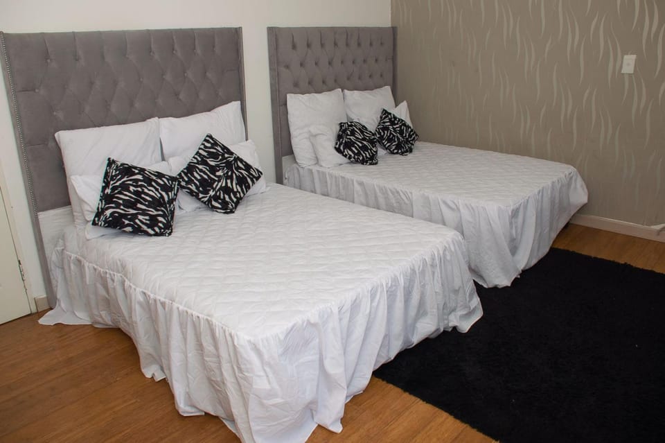 Selina Airport Lodge #Emzini Bed and Breakfast in Gauteng