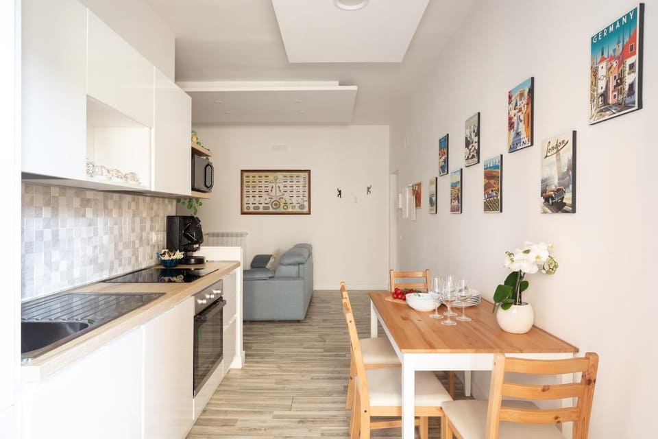 Kitchen or kitchenette, Dining area, stove