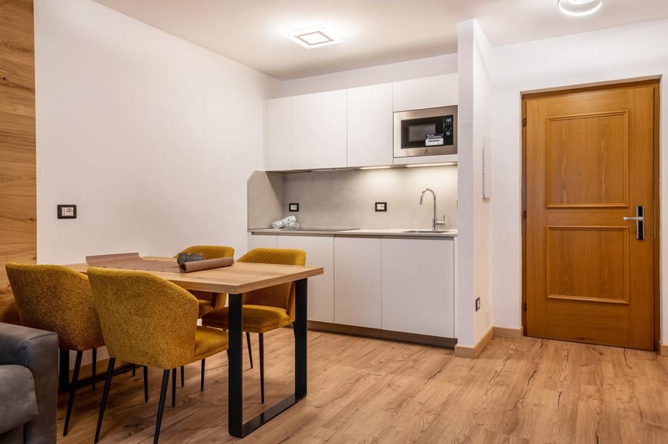 Property building, Kitchen or kitchenette, Living room
