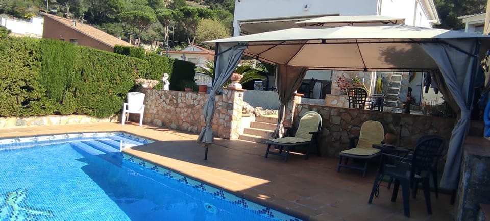 Seating area, Swimming pool, sunbed