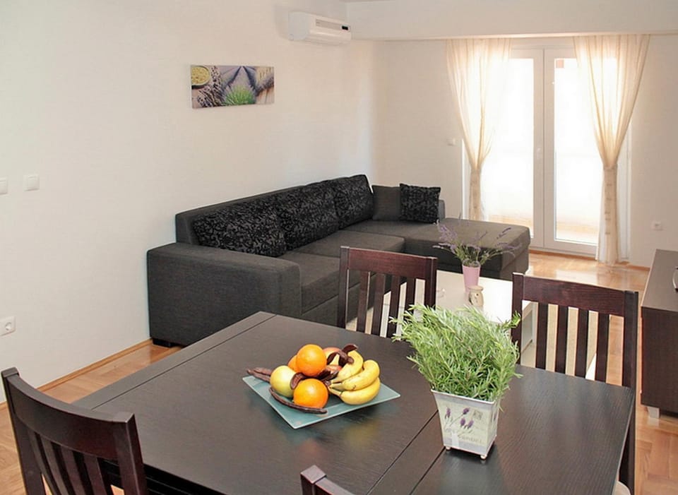 Living room, bunk bed