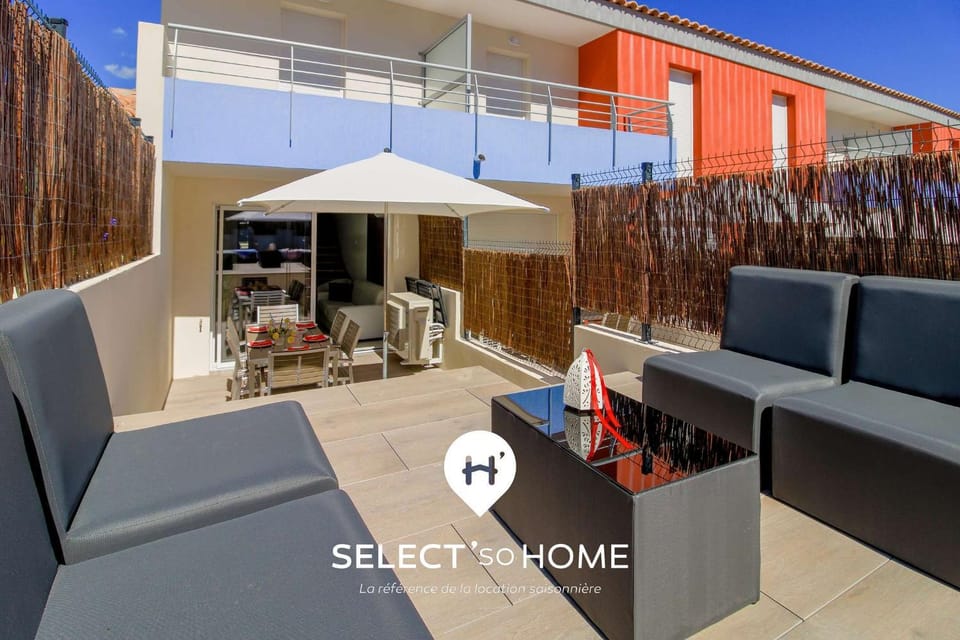 Property building, Patio, Day, View (from property/room), Balcony/Terrace, Living room