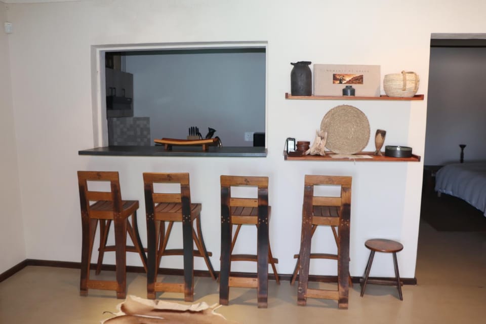 du Repos (Lovely & Relaxing 2-Bedroom Unit with Patio) Apartment in South Africa