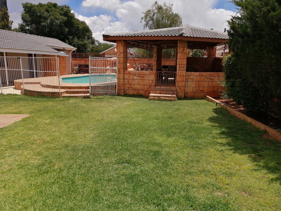 Garden, Swimming pool