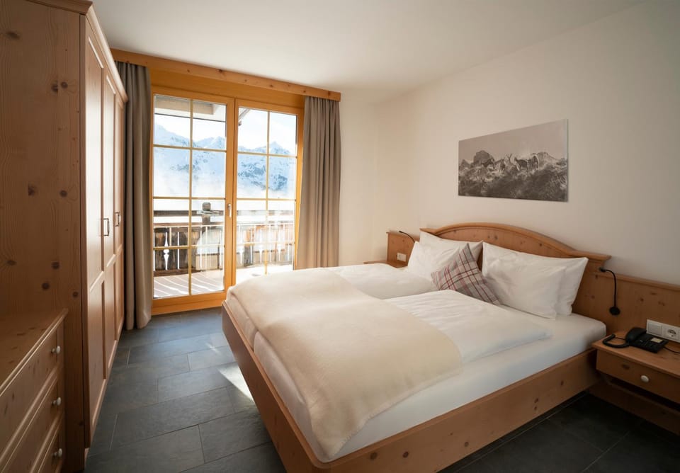 Bed, View (from property/room), Photo of the whole room, Bedroom