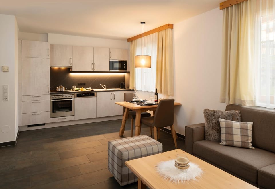 Living room, Photo of the whole room, Food