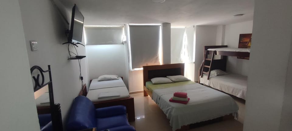 Bed, TV and multimedia, Photo of the whole room