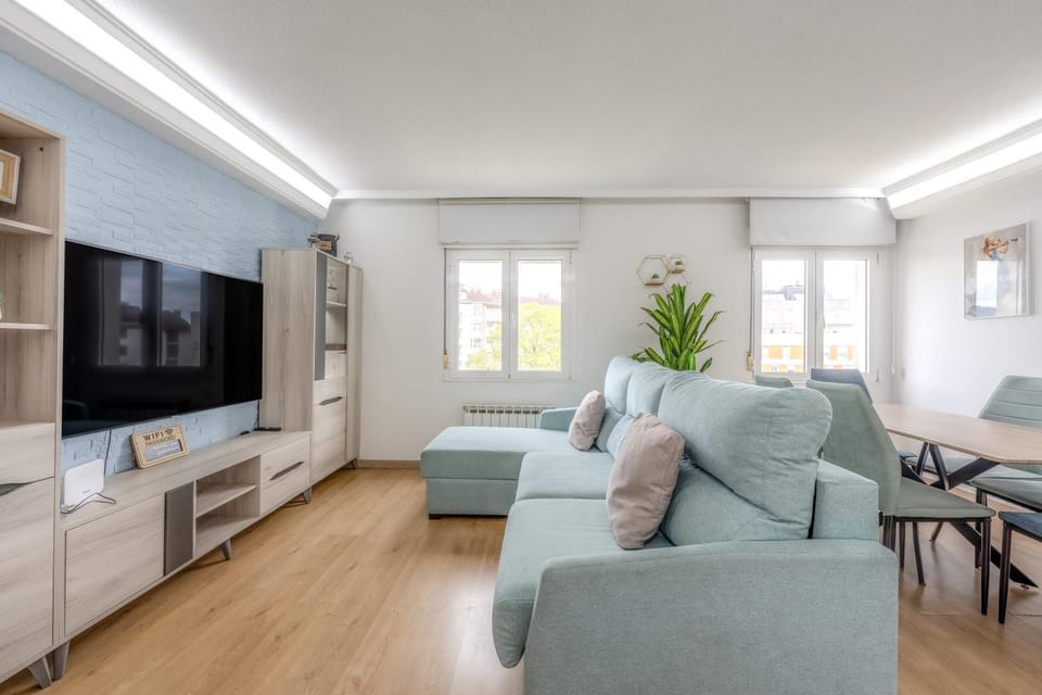 Communal lounge/ TV room, TV and multimedia, Living room, Seating area, Evening entertainment