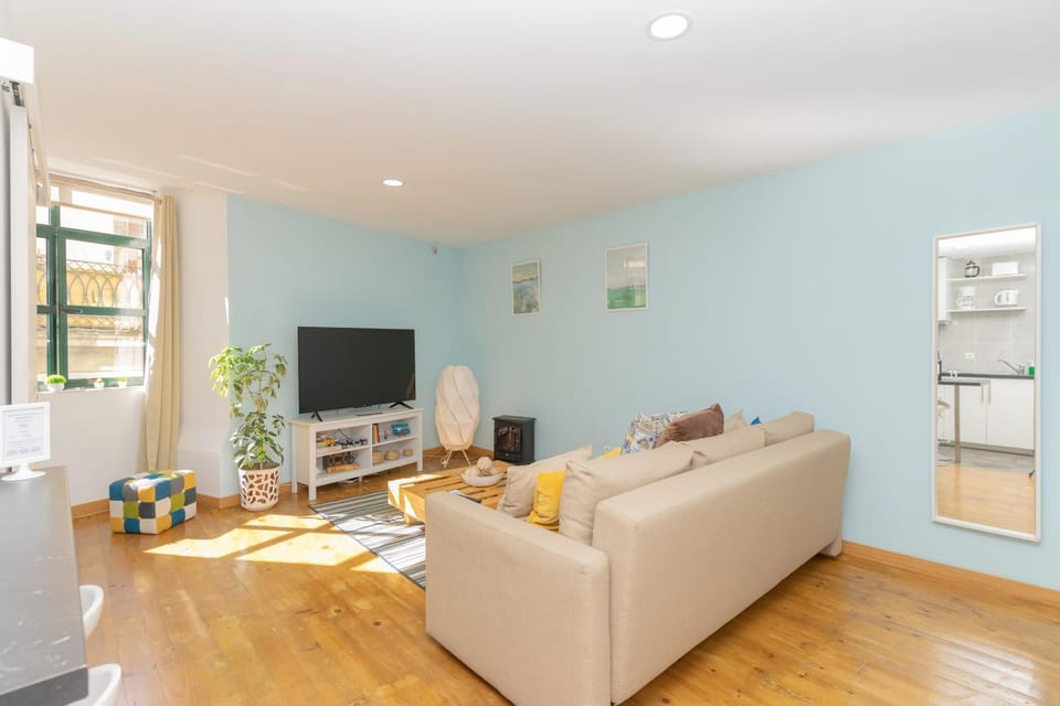 TV and multimedia, Living room, Seating area, Evening entertainment