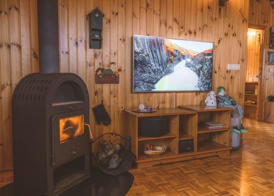 Communal lounge/ TV room, TV and multimedia, flat iron