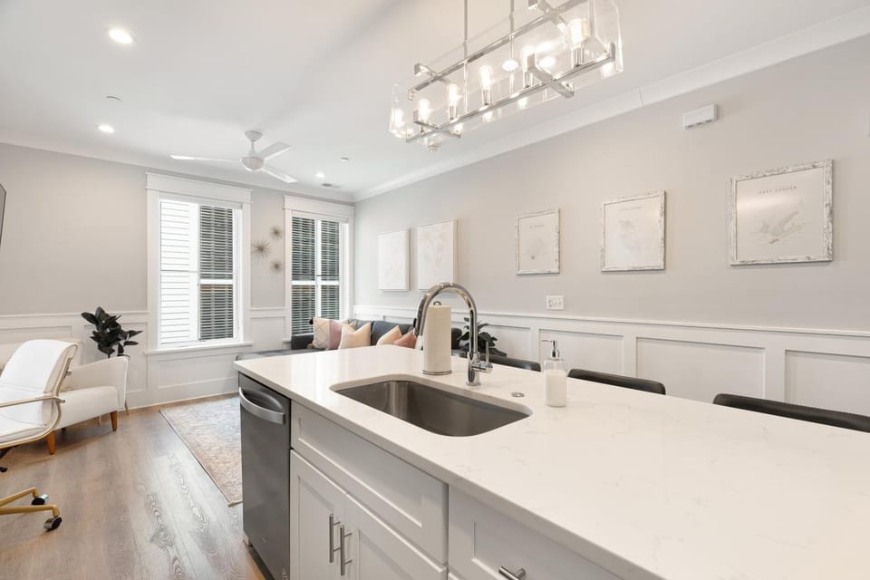 124-202 · The Palmetto Suite at Sanctuary Court Apartment in Charleston