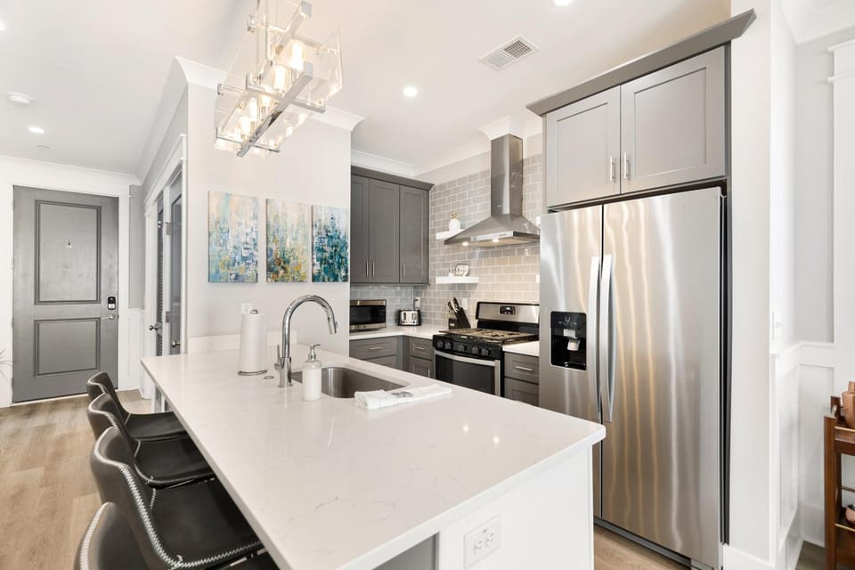 124-302 · The Azalea Suite at The Palmetto Apartment in Charleston