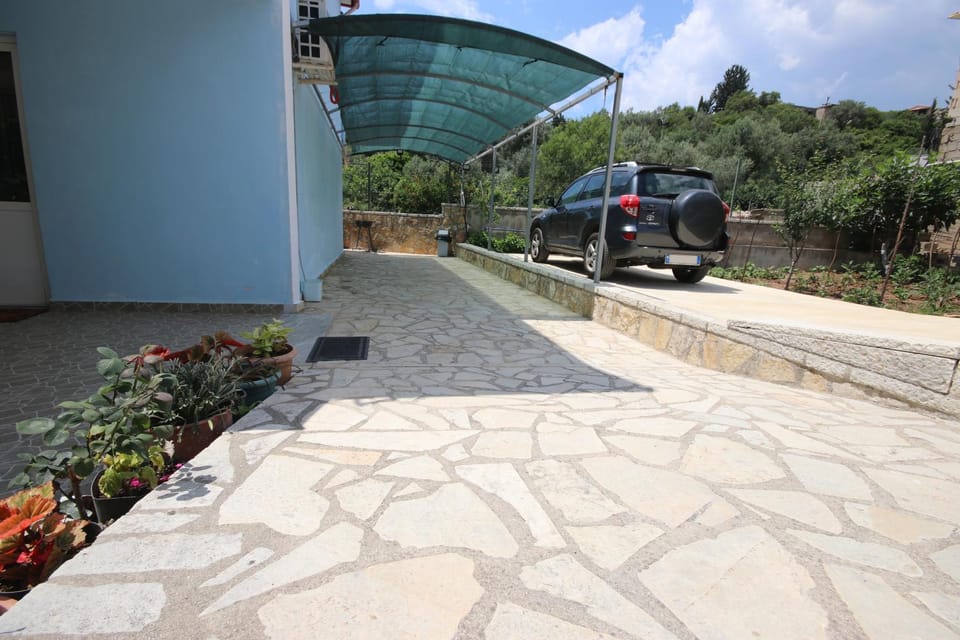 Garden Holiday Studios Bed and Breakfast in Vlorë County, Albania