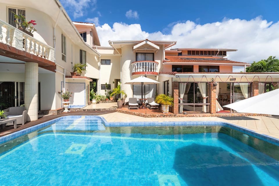 Property building, Swimming pool, Swimming pool