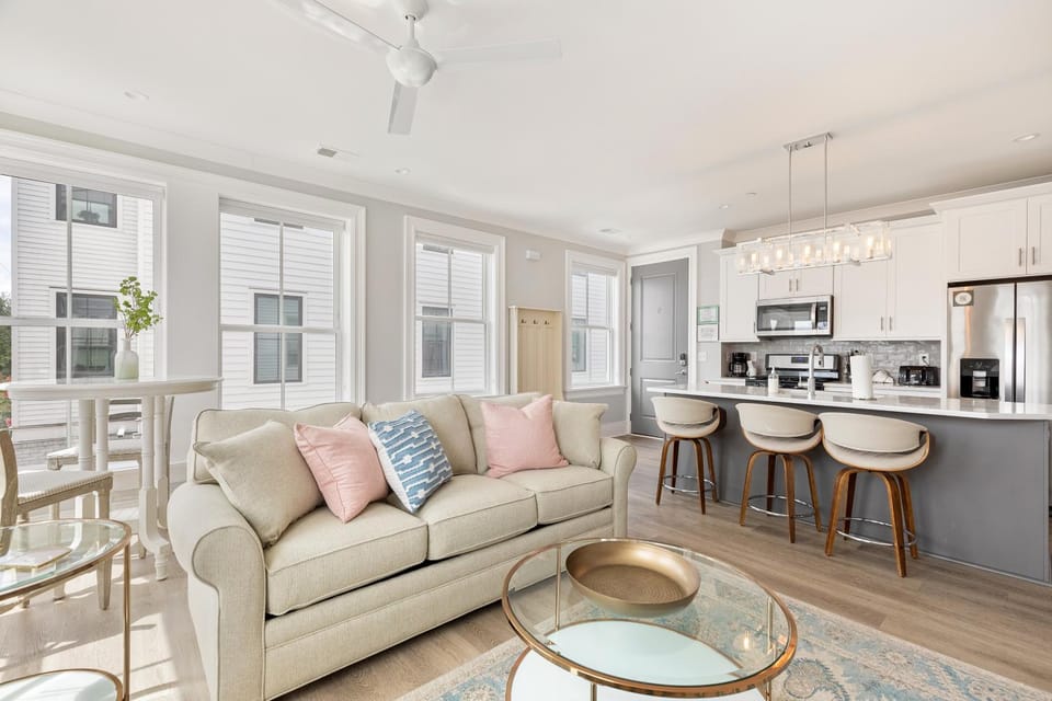 122-201 · The Ashley Suite at The Edisto Apartment in Charleston
