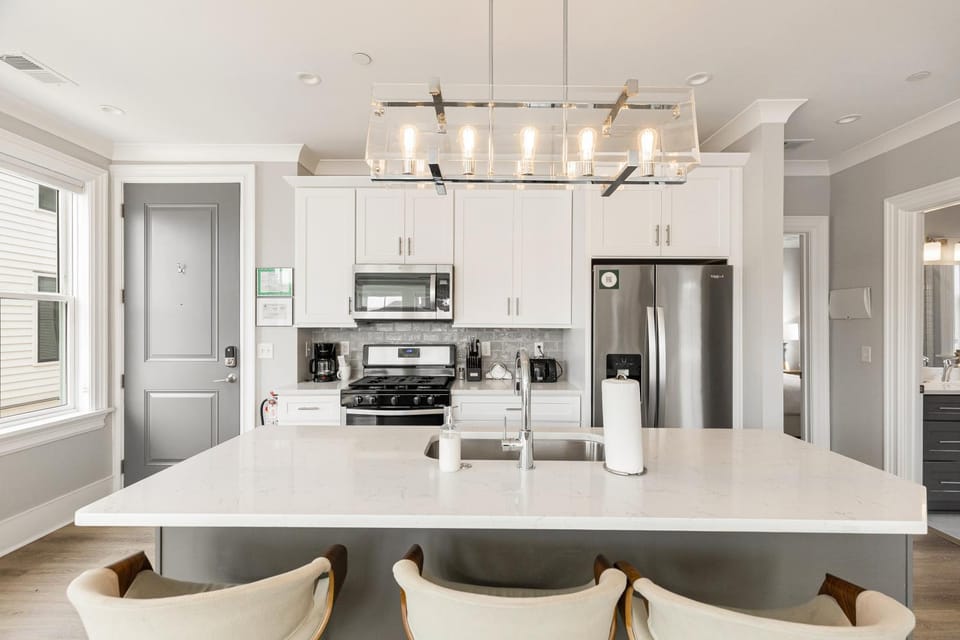 122-201 · The Ashley Suite at The Edisto Apartment in Charleston