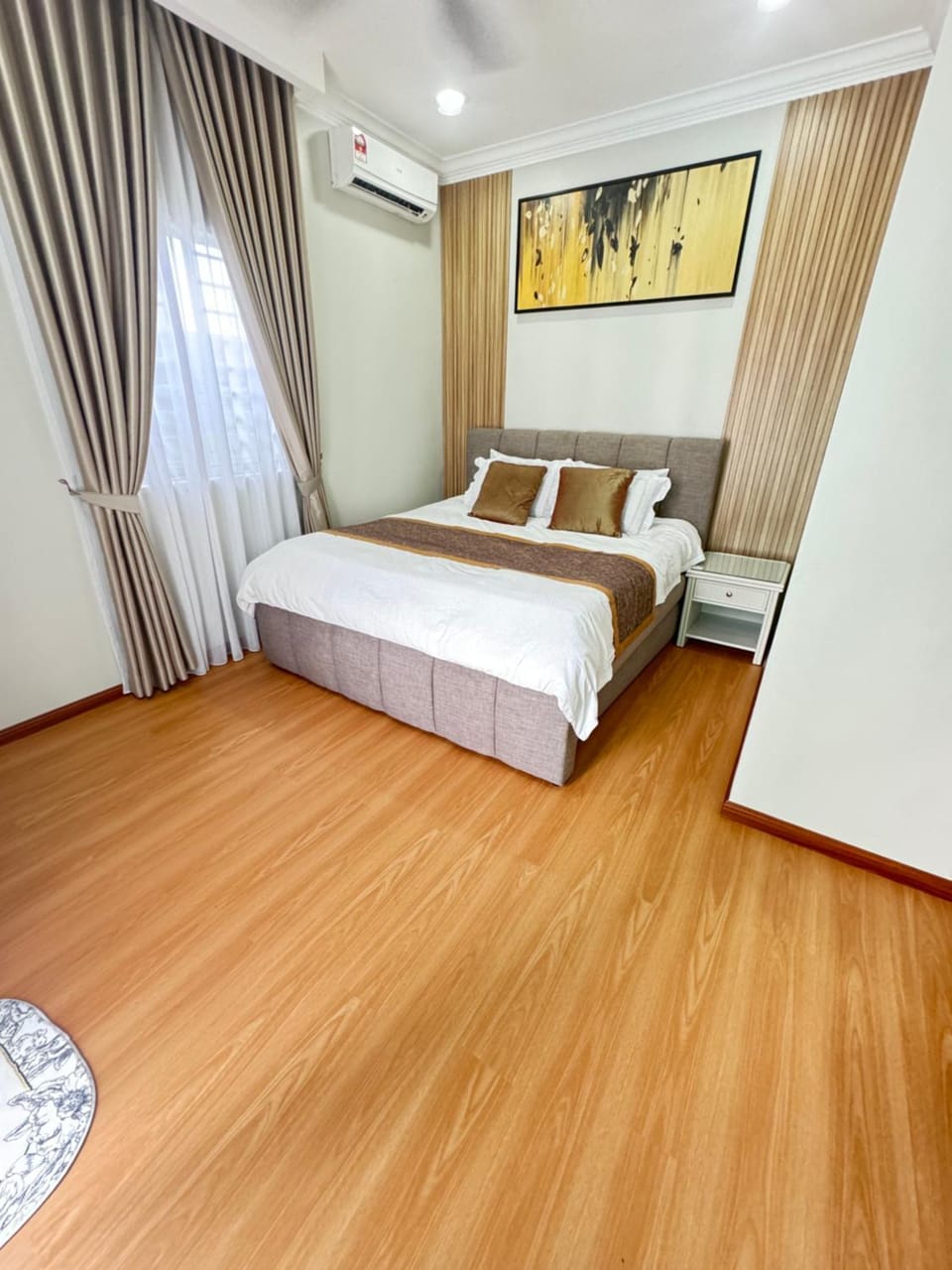 Bed, Bathroom, air conditioner