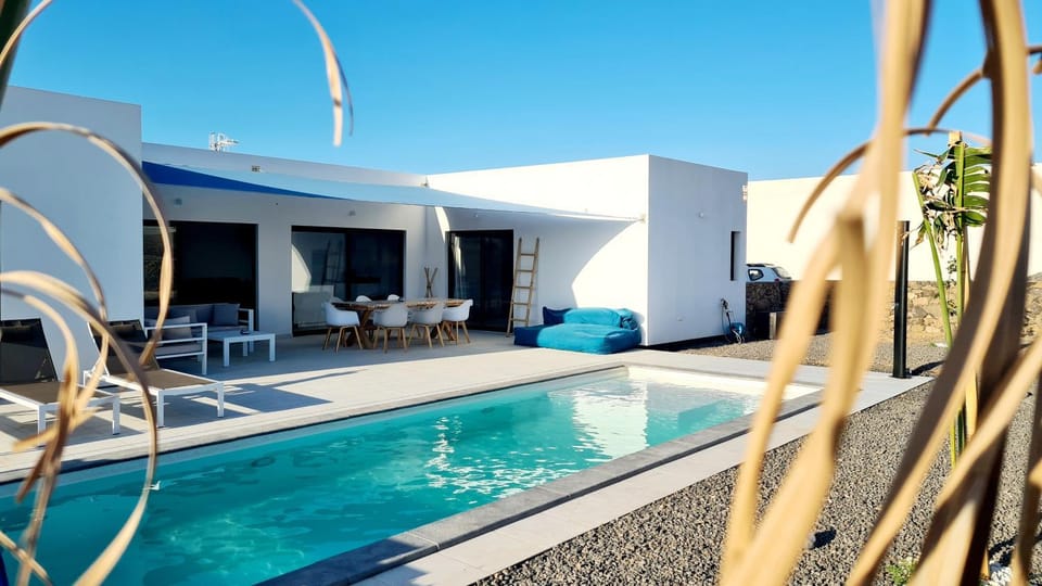 Property building, Swimming pool, Swimming pool