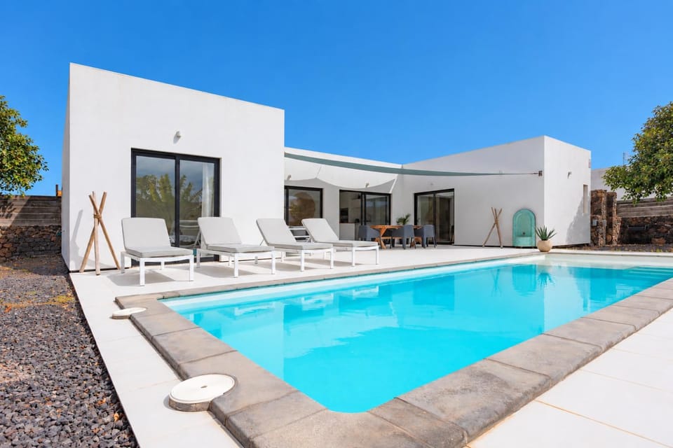 Property building, Patio, Swimming pool, sunbed