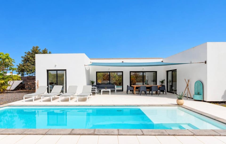 Property building, Patio, Swimming pool, sunbed