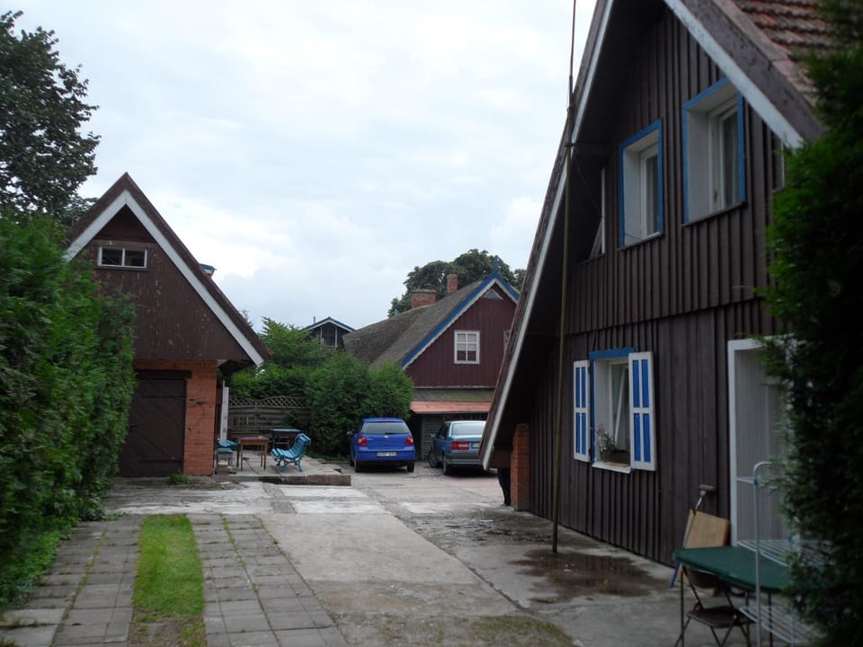Facade/entrance, Area and facilities