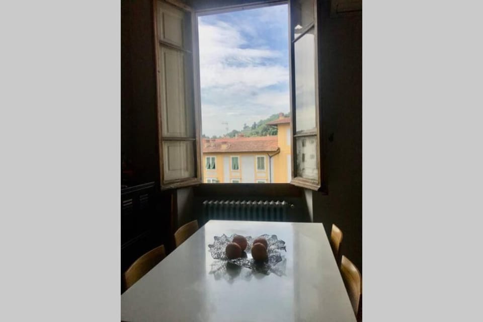 Sunny top floor in San Frediano Apartment in Florence